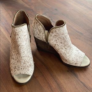 Lucky Brand cow hide wedges - size 9.5